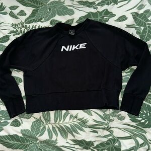 Used Women’s Nike Cropped Sweatshirt Size Small